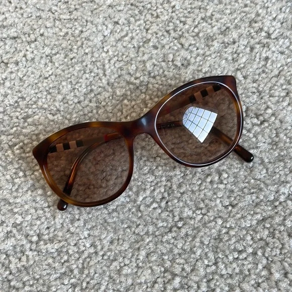 Burberry Tortoise Shell/Havana Gold Sunglasses Dark Gray Lenses NWT Retail $463. Amazon.com: BURBERRY Sunglasses BE 4426 F 410687 Dark Havana  main image 3